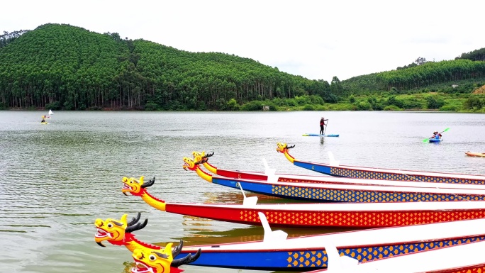 4K航拍南国乡村山东水库龙舟皮划艇比赛