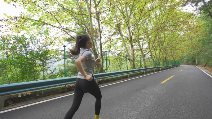 4k美女晨跑锻炼跑步运动户外公园健康生活