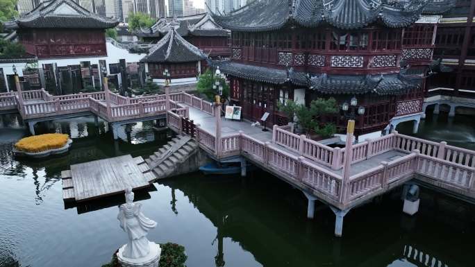 上海豫园城隍庙商城九曲桥清晨日出俯拍航拍