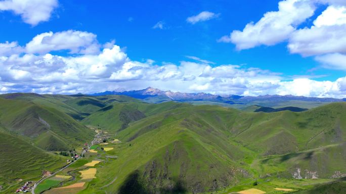 川西高原康定市鱼子西雅拉雪山航拍延迟摄影