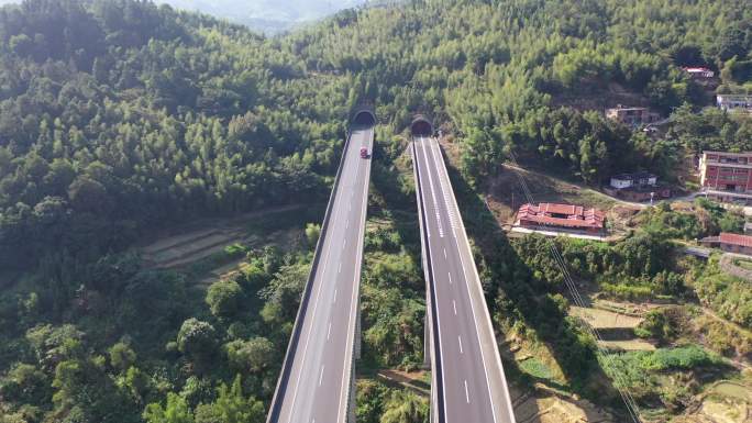 高速公路汽车进出隧道航拍高架桥隧道高速路