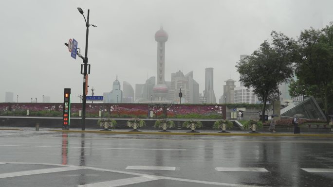 上海外滩雨景下雨天50帧8