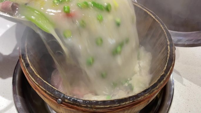 石锅片片鱼火锅捯汤慢动作
