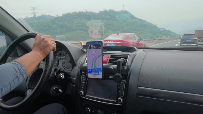 高速公路上的车内导航视频素材