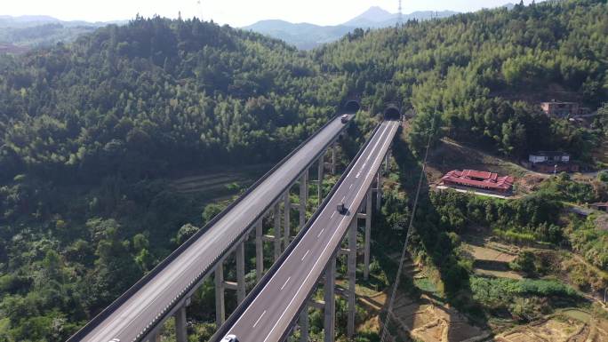 高速公路汽车进出隧道航拍高架桥隧道高速路