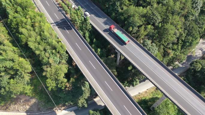 航拍高速公路上行驶的货车汽车高架桥高速路