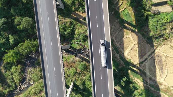 航拍高速公路上行驶的货车汽车高架桥高速路