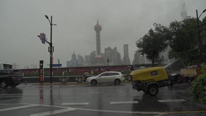 上海外滩雨景下雨天50帧12