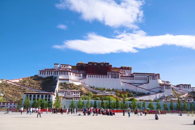 布达拉宫广场人群 布达拉宫景区 西藏拉萨