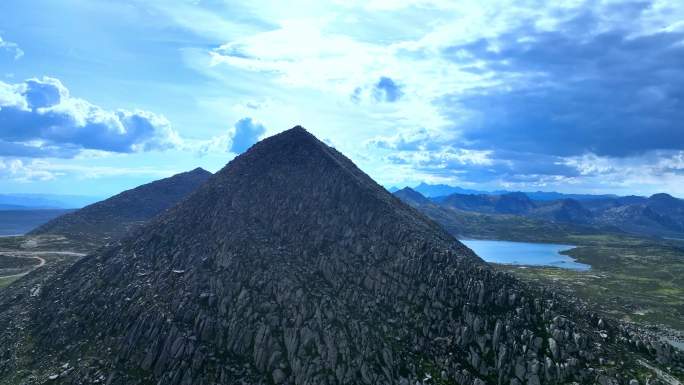 川西金字塔铁匠山圣湖理塘格聂南线航拍