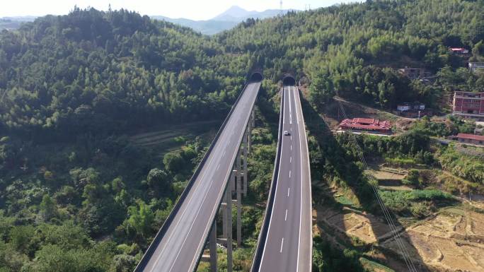 高速公路汽车进出隧道航拍高架桥隧道高速路