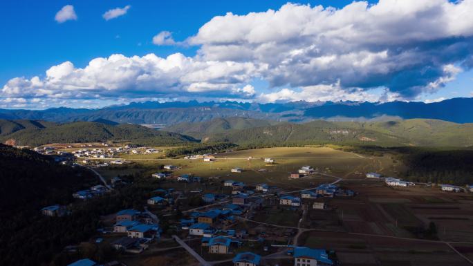 航拍高原草甸民族聚居区延时4K