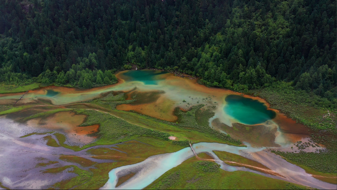 航拍雨中的川西莲花湖深处河谷湿地风光合集