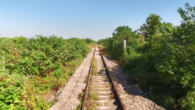 航拍废弃的旧火车铁路