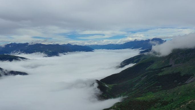 大自然大山森林云雾4k航拍