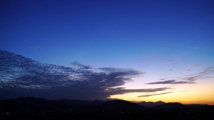 唯美彩霞紫霞乡村天空云晚霞延时山傍晚天黑