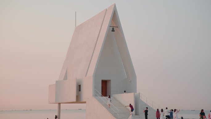 4K夏季阿那亚日出海边风景游客旅游