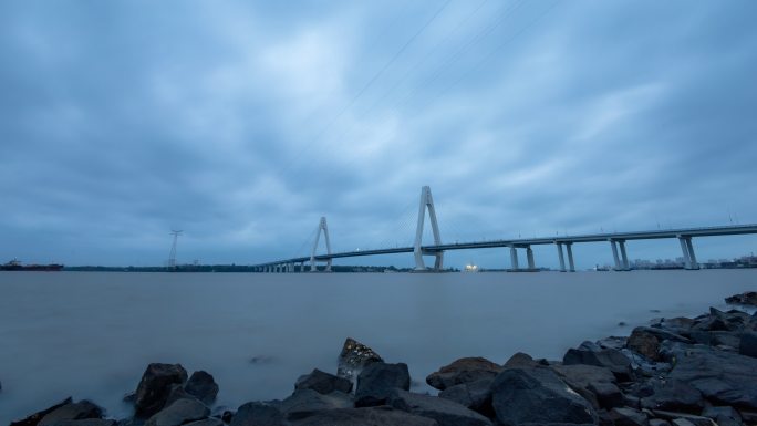 台风阴雨天气的海南文昌清澜大桥延时