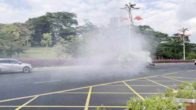 深圳国庆节期间洒水车保洁清洁街道