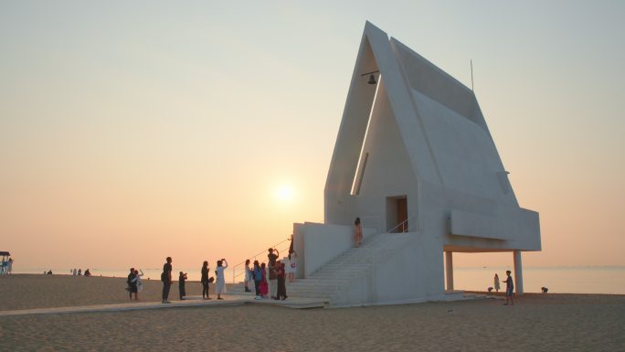 4K夏季阿那亚日出海边风景游客旅游