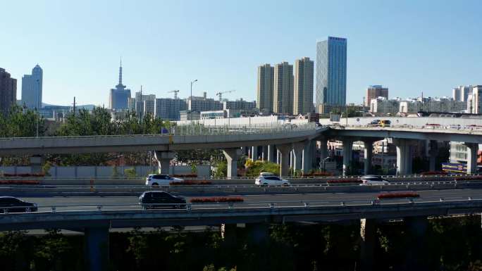 航拍大连东快路疏港路高架桥交通道路车流