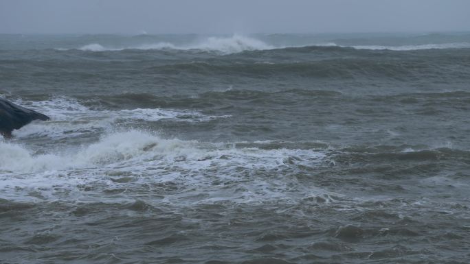 台风天海岸波浪