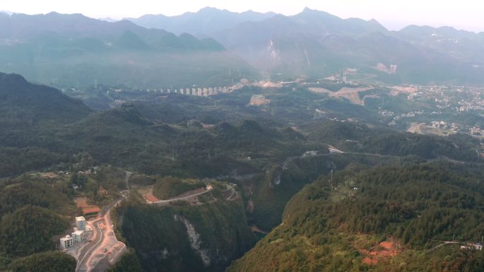 4k航拍恩施鹤峰屏山大峡谷山路