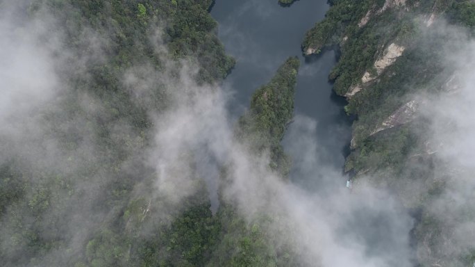 张家界武陵源宝峰湖