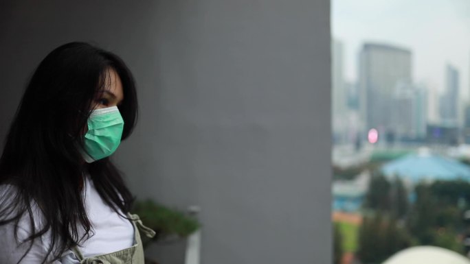 感染新冠肺炎期间在其公寓隔离的亚洲成年人