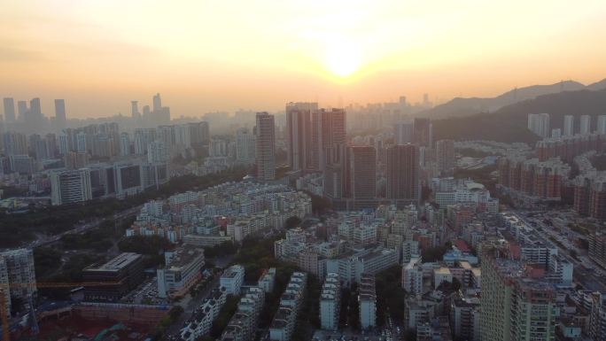 中国深圳密集的房屋和城市道路