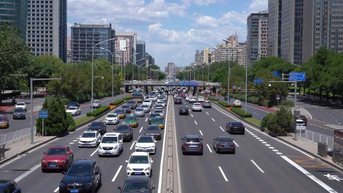 北京城市主干道北京市主干道公路车流绿化现