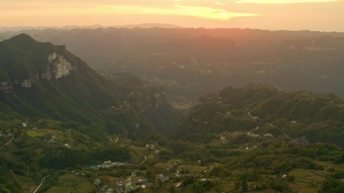 4k航拍山村晚霞