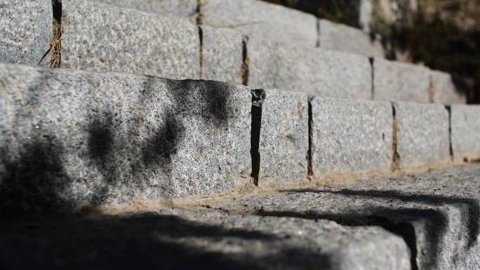砖块石头做的 石头铺成的路基 石头台阶