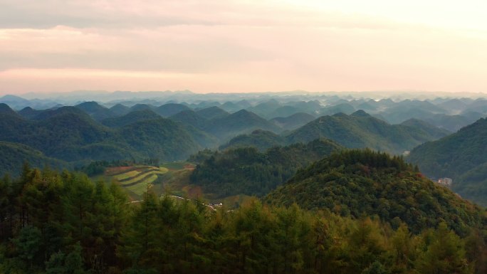 4k航拍山村晚霞