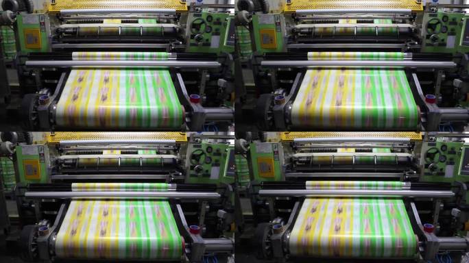 大幅面打印机在包装厂库存视频中打印高质量图形
