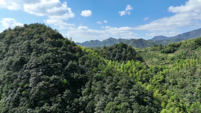 航拍浙江诸暨山区乡村农村紫阆蓝天白云群山