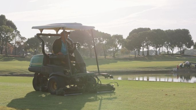 高尔夫球场球道草坪养护