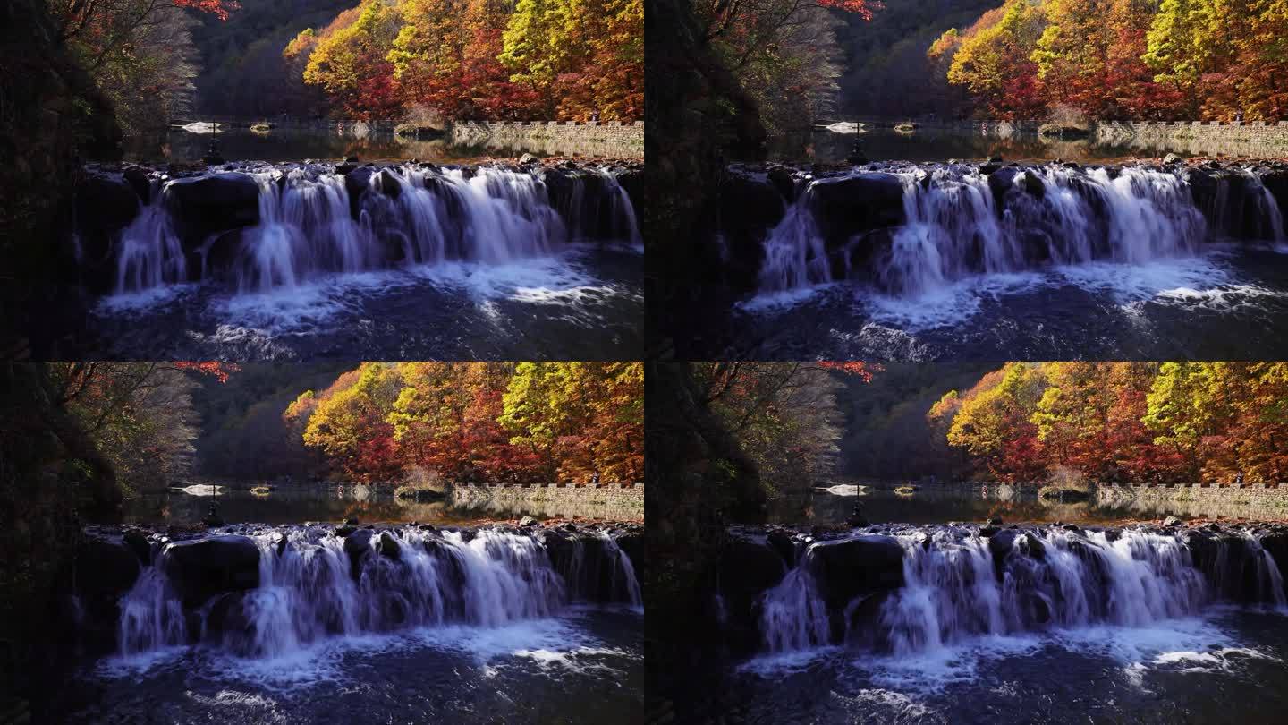 本溪大石湖景区内秋天的瀑布