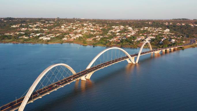 巴西利亚JK大桥，Jusselino Kubitschek