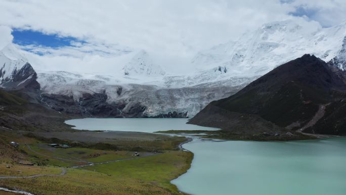 航拍萨普神山风景