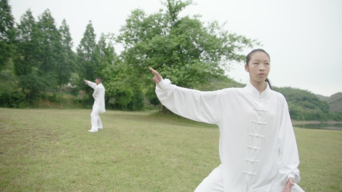 【4K升格】山林湖边太极拳