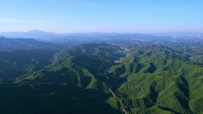 火车穿越大山山脉4k