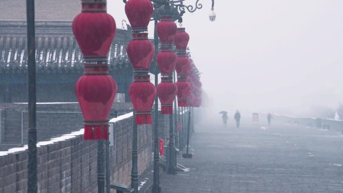 雪中的西安古城墙，中国。