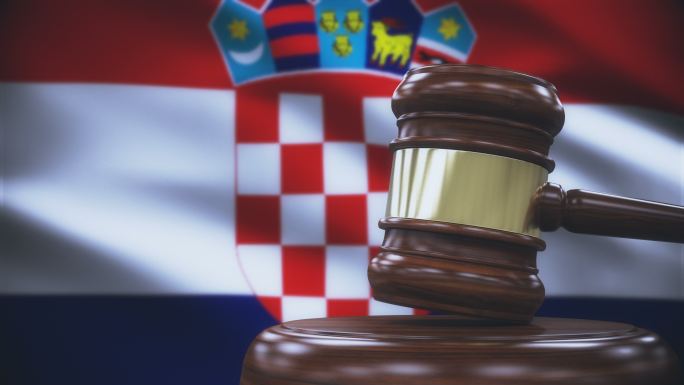 克罗地亚国旗背景下的盖尔法官