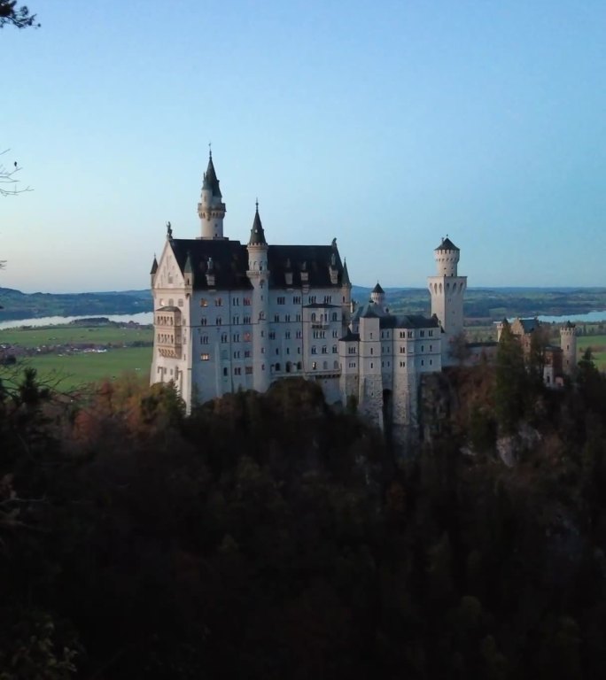 雄伟的德国新天鹅堡童话城堡风光