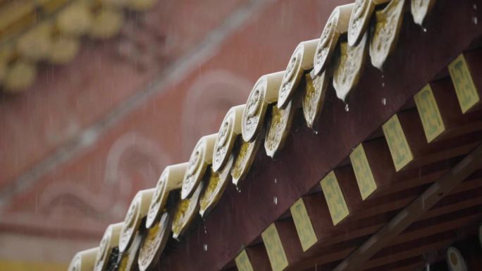 古建筑故宫雨景雨中古建筑屋檐滴水酒水广告