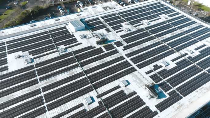 工业厂房屋顶太阳能鸟瞰图