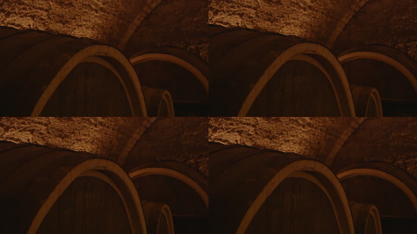 棕色木桶地窖