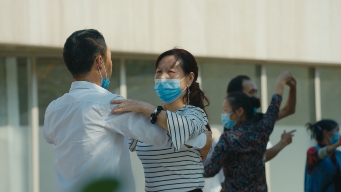 幸福生活城市生活广场舞老人舞蹈