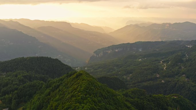 4k航拍山村晚霞